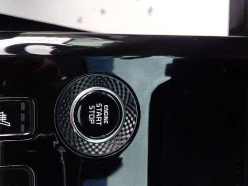 Certified 2025 Kia Niro EX Touring FWD image 18
