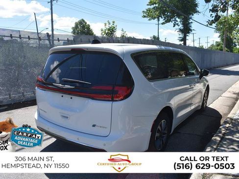 Used 2024 Chrysler Pacifica Limited FWD image 5