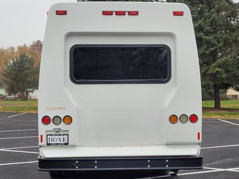 Used 2006 Ford E-450 and Econoline 450 E-450 Super Duty 158 WB DRW image 5