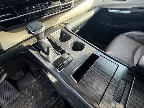 Certified 2024 Toyota Sienna Platinum image 13