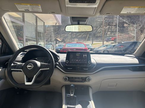 Used 2025 Nissan Altima 2.5 SV image 35