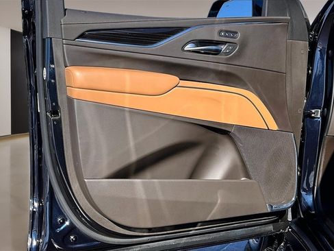 Used 2023 Cadillac Escalade Premium Luxury w/ LPO, Radiant Package image 18