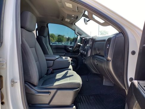 Used 2022 Chevrolet Silverado 2500 Custom w/ Custom Value Package AWD/4WD image 8