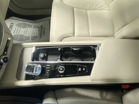 Certified 2025 Volvo XC60 T8 Ultra w/ Protection Package Premier image 26