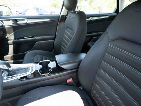 Used 2014 Ford Fusion SE FWD image 10