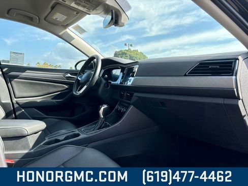 Used 2024 Volkswagen Jetta SE image 22