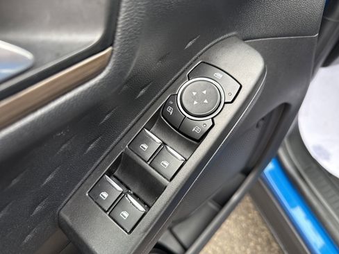 Used 2020 Ford Escape Titanium image 16