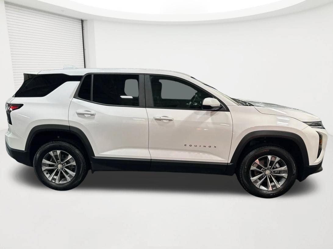 Used 2026 Chevrolet Equinox LT AWD/4WD image 4