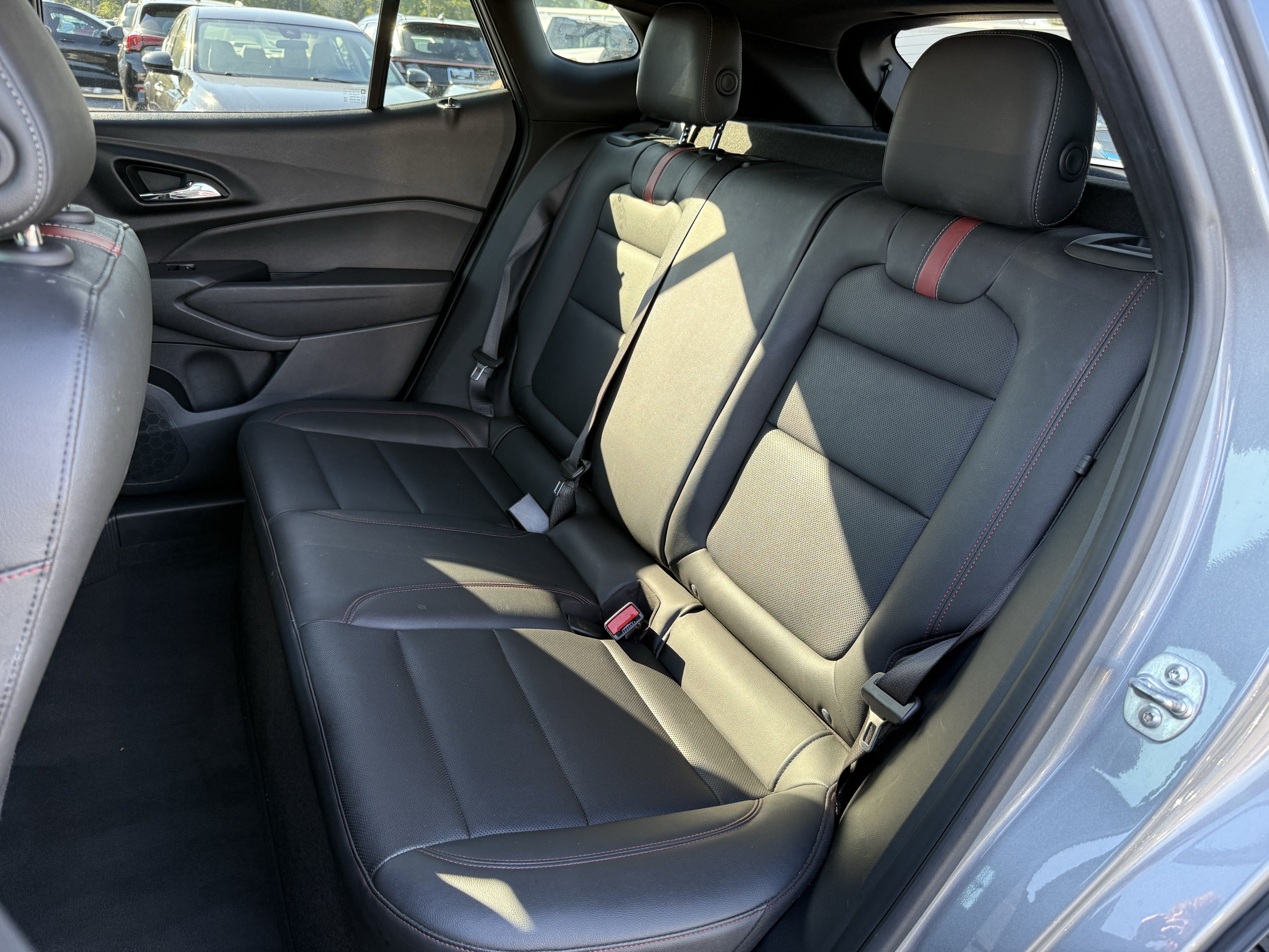 Used 2024 Chevrolet Trax RS FWD image 31