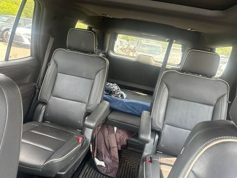 Used 2022 GMC Yukon SLT w/ SLT Premium Package AWD/4WD image 8