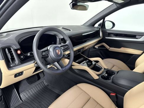 Certified 2026 Porsche Cayenne AWD/4WD image 4
