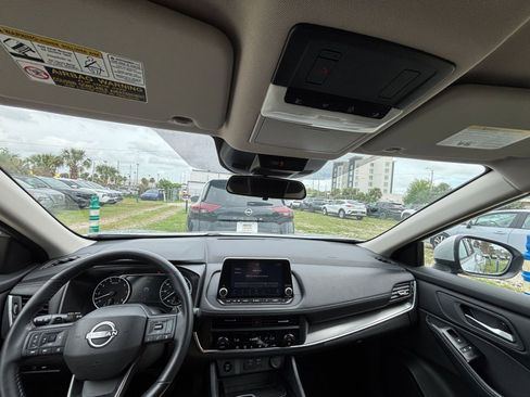 Used 2025 Nissan Rogue SV image 36