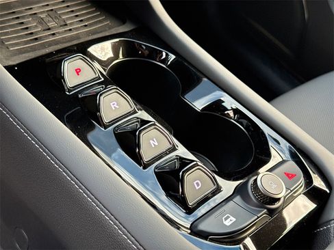 New 2025 VinFast VF 8 Plus image 27