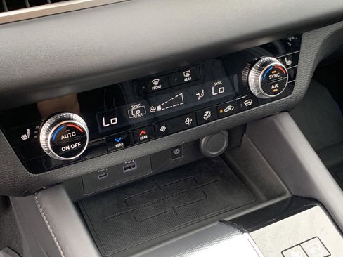 Used 2023 Mitsubishi Outlander SEL image 25