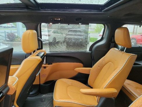 Used 2023 Chrysler Pacifica Pinnacle image 15