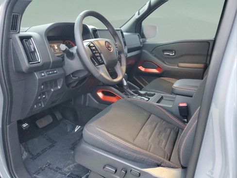 Used 2025 Nissan Frontier PRO-4X image 19