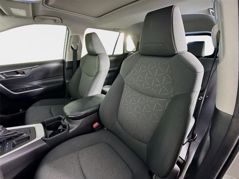 Used 2020 Toyota RAV4 XLE w/ Convenience Package FWD image 12
