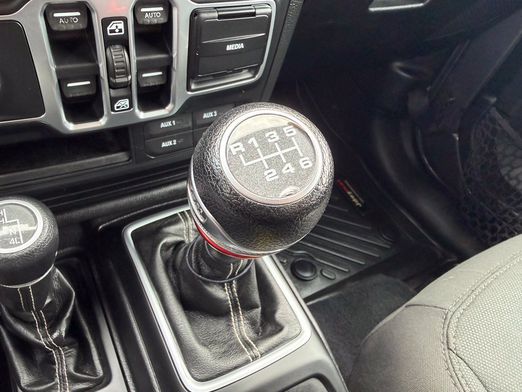 Used 2018 Jeep Wrangler Unlimited Sahara AWD/4WD image 27