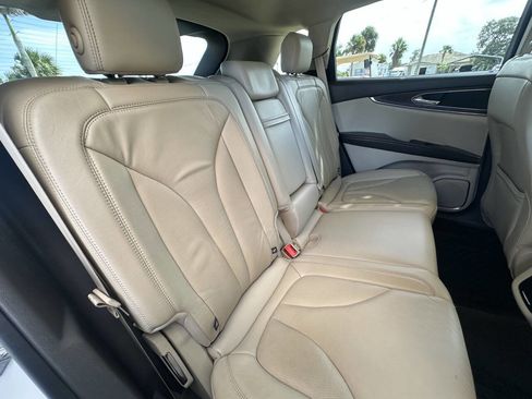 Used 2016 Lincoln MKX Select image 21