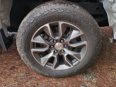 Used 2024 Chevrolet Silverado 1500 LT image 10