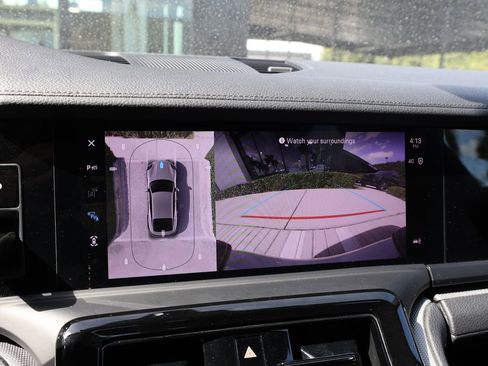 Used 2025 Porsche Panamera RWD image 34