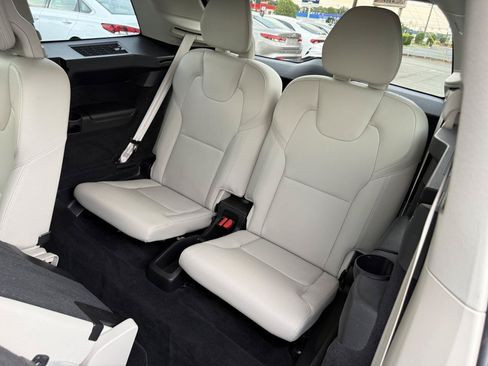 Used 2022 Volvo XC90 T5 Momentum AWD/4WD image 11