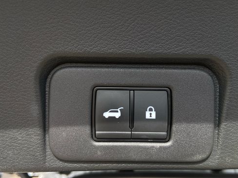 Used 2024 Nissan Rogue SV AWD/4WD image 13