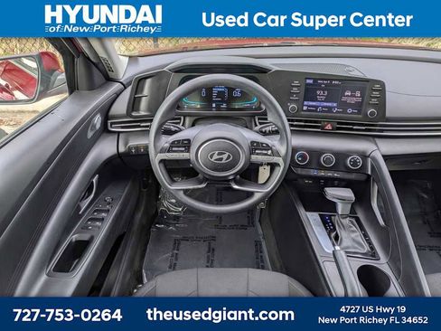 Certified 2024 Hyundai Elantra SE FWD image 16