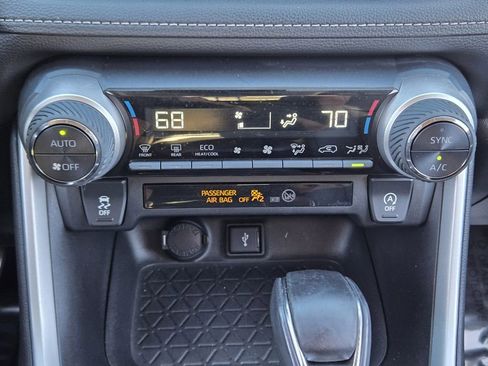 Used 2021 Toyota RAV4 XLE Premium image 22