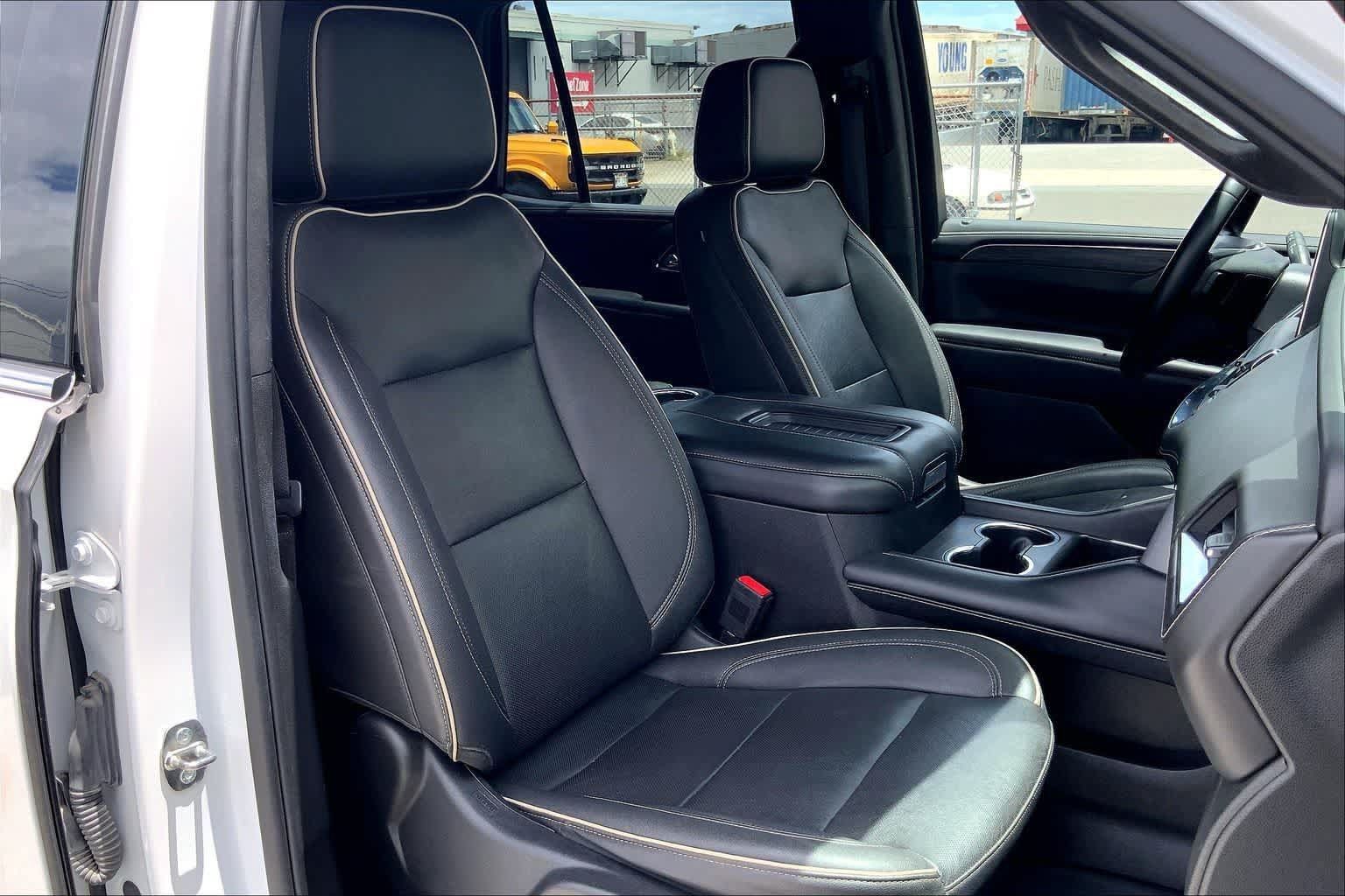 Used 2023 GMC Yukon SLT AWD/4WD image 13