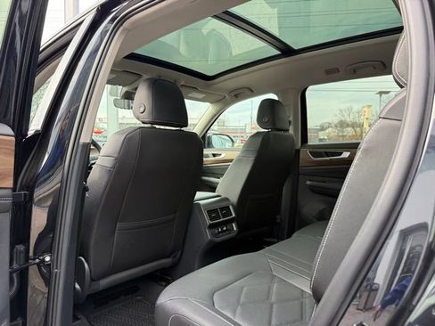 New 2026 Volkswagen Atlas SE image 13