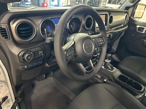 Used 2023 Jeep Wrangler Unlimited AWD/4WD image 13