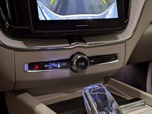 New 2026 Volvo XC60 B5 Ultra w/ Protection Package Premier image 20