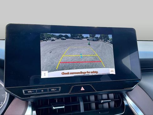 Used 2023 Toyota Venza XLE AWD/4WD image 26