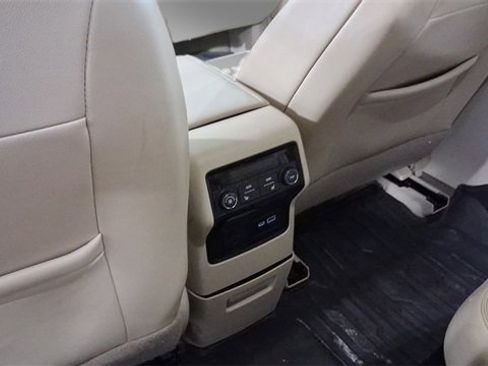 Used 2022 GMC Acadia Denali w/ Denali Technology Package image 26