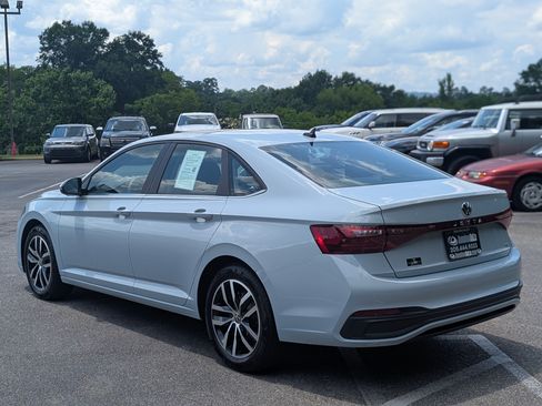Used 2026 Volkswagen Jetta SE FWD image 7