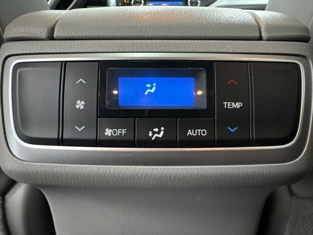 Used 2018 Toyota Highlander XLE AWD/4WD image 25