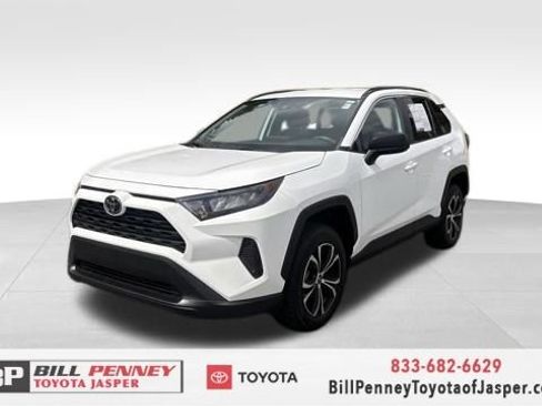 Used 2020 Toyota RAV4 LE image 1