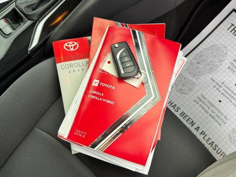 Used 2022 Toyota Corolla LE FWD image 42