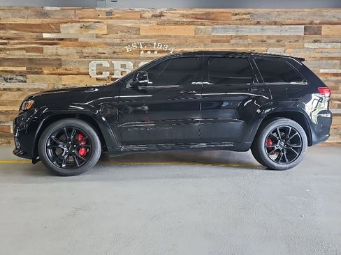 Used 2021 Jeep Grand Cherokee SRT w/ Trailer Tow Group IV AWD/4WD image 14