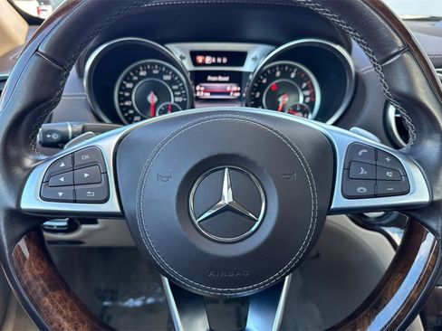 Used 2020 Mercedes-Benz SL 550 image 26