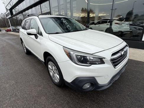 Used 2019 Subaru Outback 2.5i Premium image 3