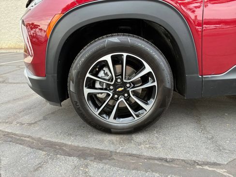 Used 2025 Chevrolet TrailBlazer LT FWD image 24