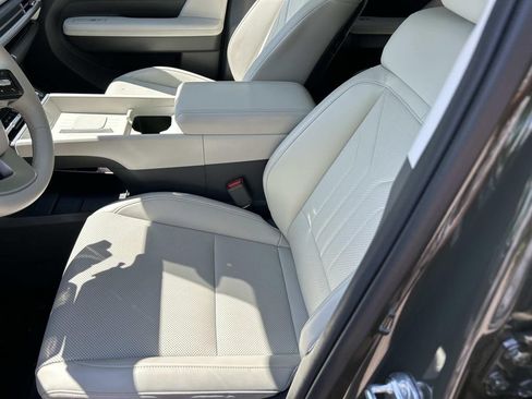 Certified 2025 Hyundai Santa Fe SEL FWD image 16