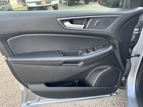 Used 2024 Ford Edge SE image 17