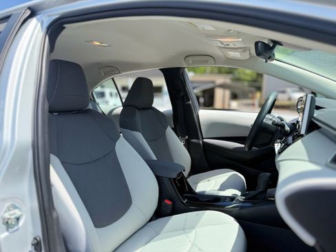 Used 2020 Toyota Corolla LE FWD image 28