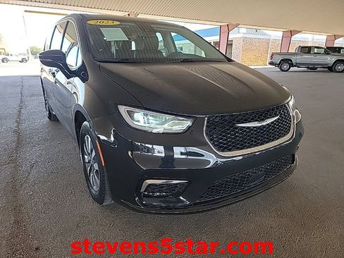 Used 2023 Chrysler Pacifica Touring-L FWD image 5