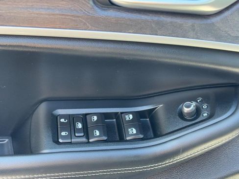 Used 2023 Jeep Grand Cherokee L Limited AWD/4WD image 17