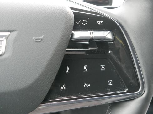 Certified 2025 Cadillac Optiq Sport 1 w/ LPO, Floor Liner Package AWD/4WD image 24