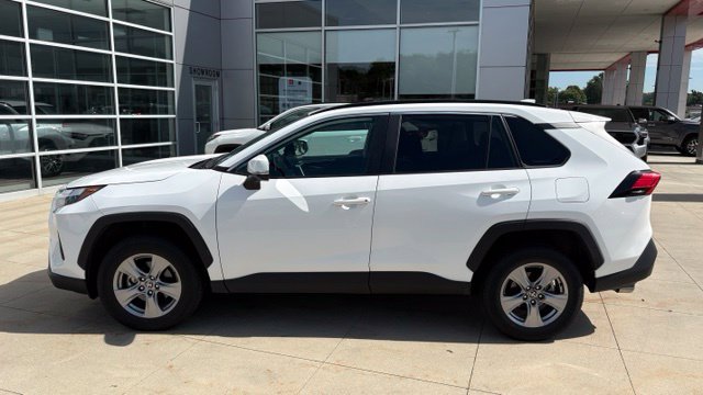 Used 2025 Toyota RAV4 XLE AWD/4WD image 4